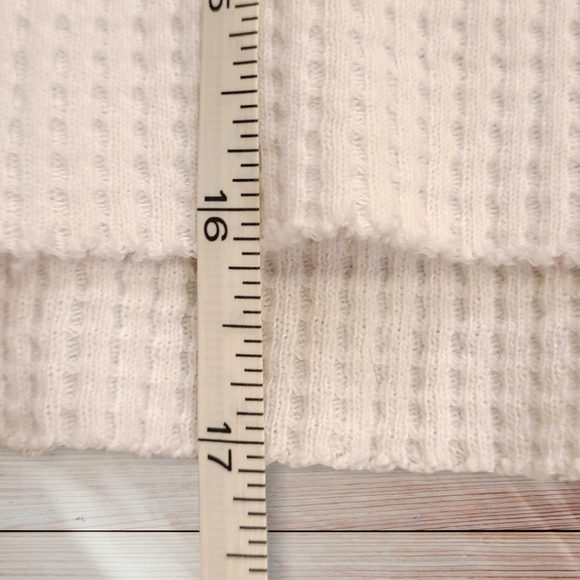 Hollister Cut Off Cropped Cotton Pull Over Shirt Size Medium - Picture 4 of 9